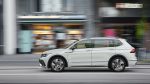 Volkswagen Tiguan 2022 color blanco de lado