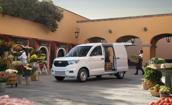 Chevrolet Tornado Van 2022 en México color blanco