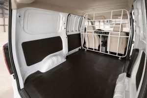 Chevrolet Tornado Van 2022 en México color blanco espacio interior