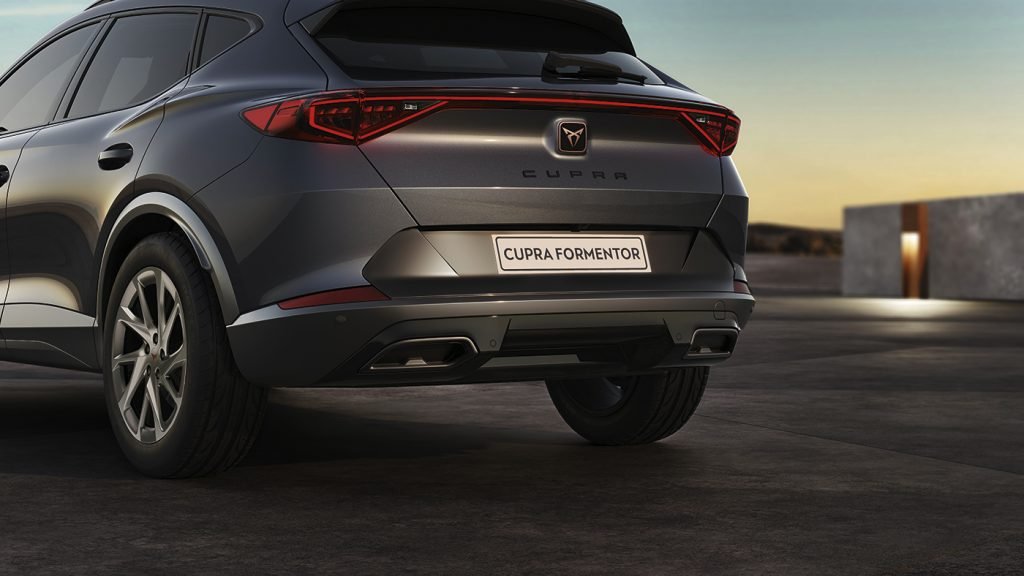 CUPRA Formentor 2021 en México - posterior doble escape trasero