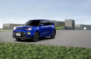 Kia Soul 2022 en México diseño exterior con nuevo logo color azul