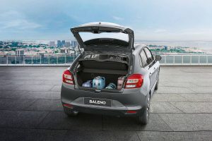 Suzuki Baleno 2021 en México parte trasera cajuela abierta