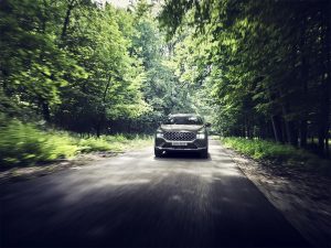 Hyundai Santa Fe 2022 en México - exterior en carretera