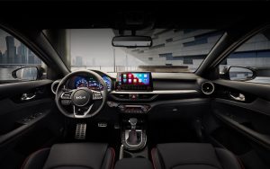 Kia Forte Sedán 2022 en México GT interiores con pantalla touch flotante