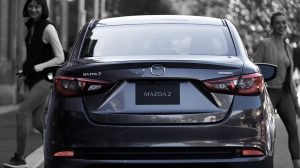 Mazda 2 sedán 2022 México color gris posterior