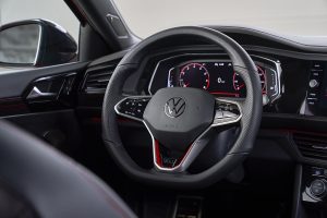 Volkswagen Jetta 2022 en México - renovado volante con vivos rojos GLI