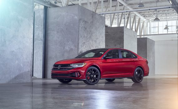 Volkswagen Jetta 2022 en México con renovado diseño exterior color rojo