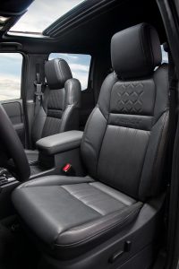 Nissan Frontier V6 PRO-4X 2022 en México interior asientos y quemacocos