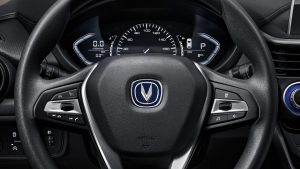 Changan Alsvin 2022 en México volante con controles