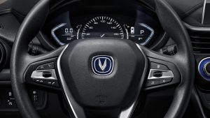 Changan Alsvin 2022 en México volante con controles