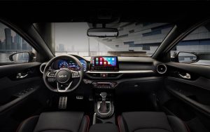 Kia Forte Hatchback 2022 en México interior pantalla touch, tablero, volante