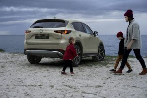 Mazda CX-5 2022 en playa