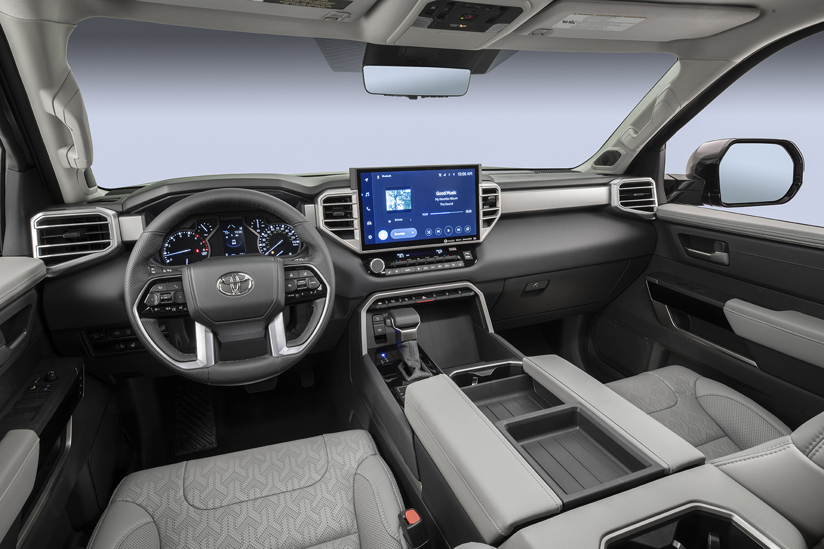 Toyota Tundra 2022 interior con pantalla amplia touch con Android Auto y Apple CarPlay