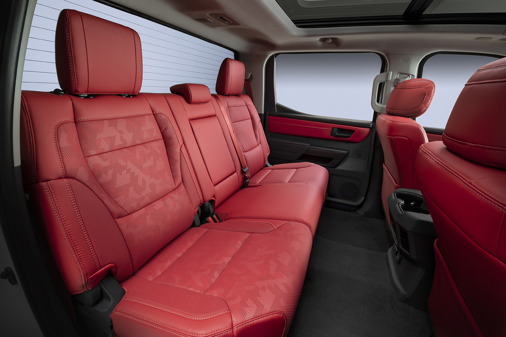 Toyota Tundra 2022 asientos color rojo piel