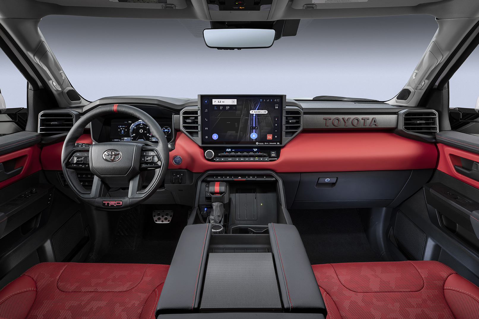 Toyota Tundra 2022 interior tablero y asientos color rojo
