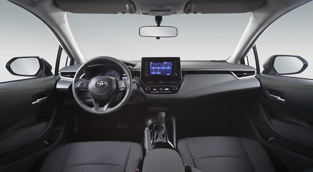 Toyota Corolla 2022 en México interior - pantalla, volante y asientos