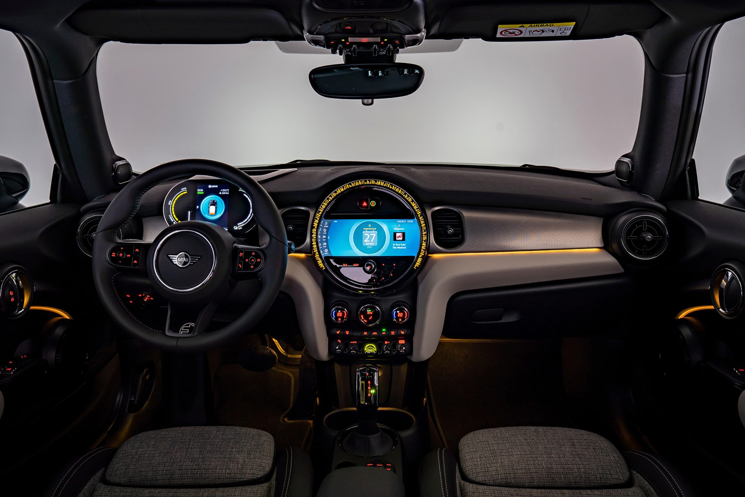 MINI Cooper SE 2022 México 100% eléctrico interiores pantalla volante tablero y palanca