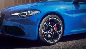 Alfa Romeo Giulia 2022 Veloce color azul rines