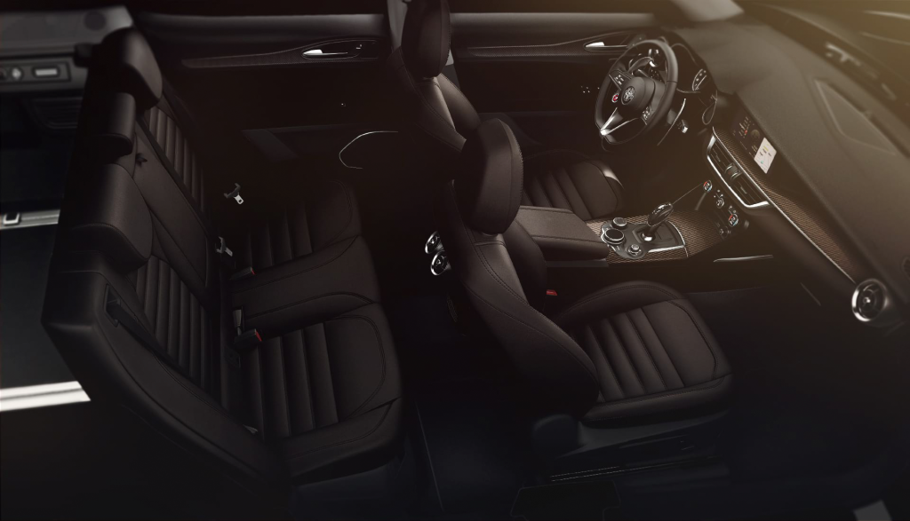Alfa Romeo Stelvio 2022 QV interiores asientos