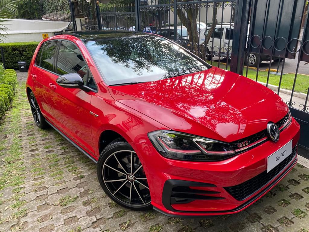 Volkswagen Golf GTI último producido en Puebla México - estacionado en subasta CDMX