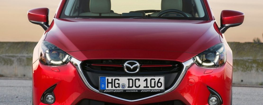 Mazda 2 hatchback año 2019 color rojo