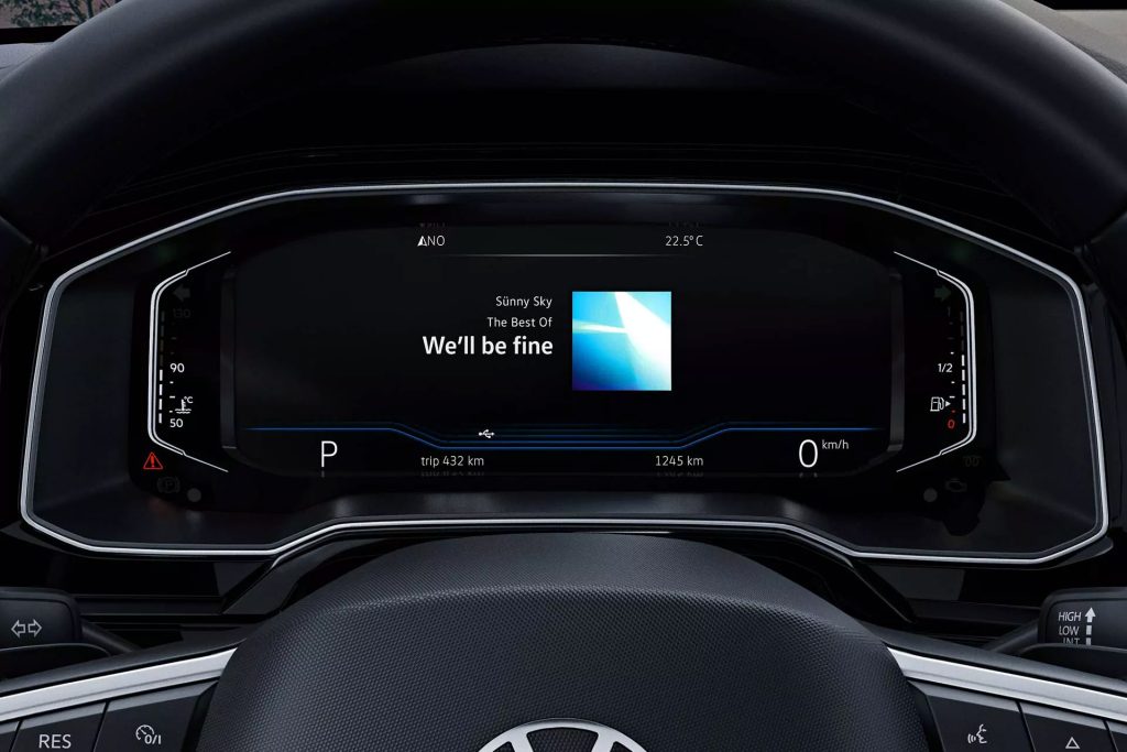 Volkswagen Nivus 2022 en México pantalla clúster de información a color
