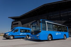 Link Electric Vehicles en Puebla México autobús y microbús, estacionados