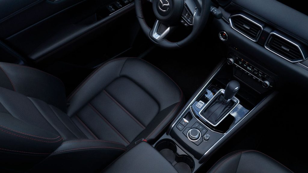 Mazda CX-5 2022 en México interiores controles de consola central y asientos