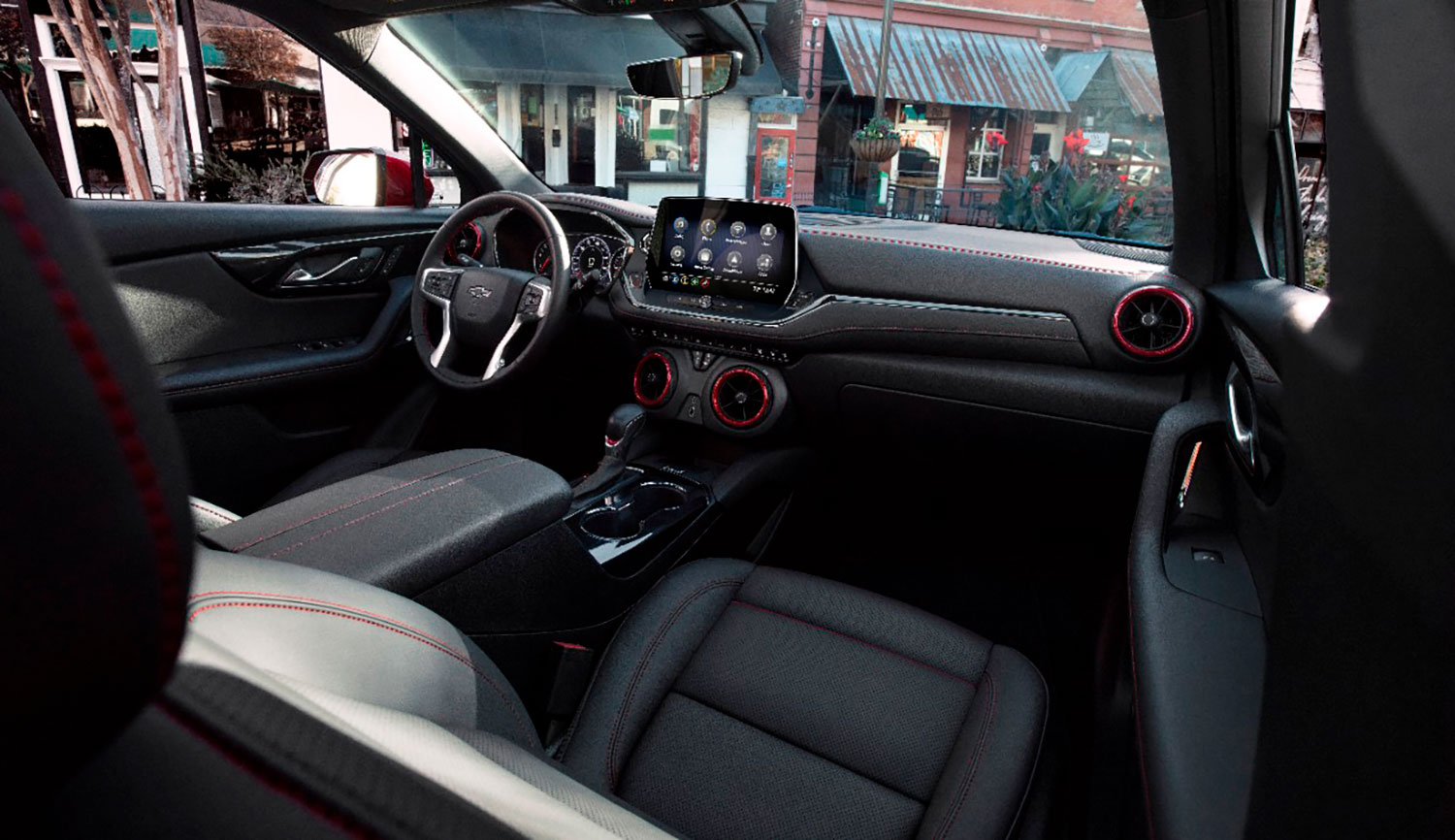 Chevrolet Blazer 2023 RS color rojo - interiores, pantalla de 10 pulgadas