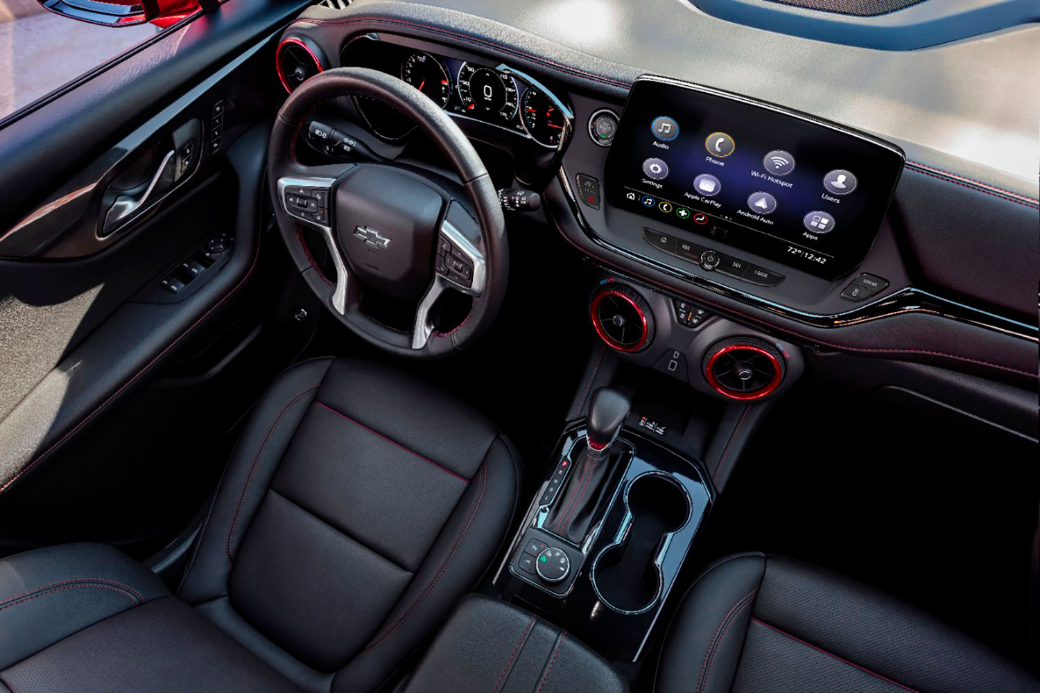Chevrolet Blazer 2023 RS color rojo - interiores, asientos en piel, palanca, volante y pantalla