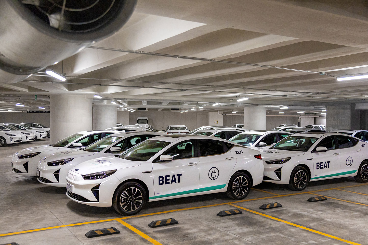 Beat Zero app de electromovilidad en calles de la Ciudad de México - flota de autos JAC eJ7 eléctricos
