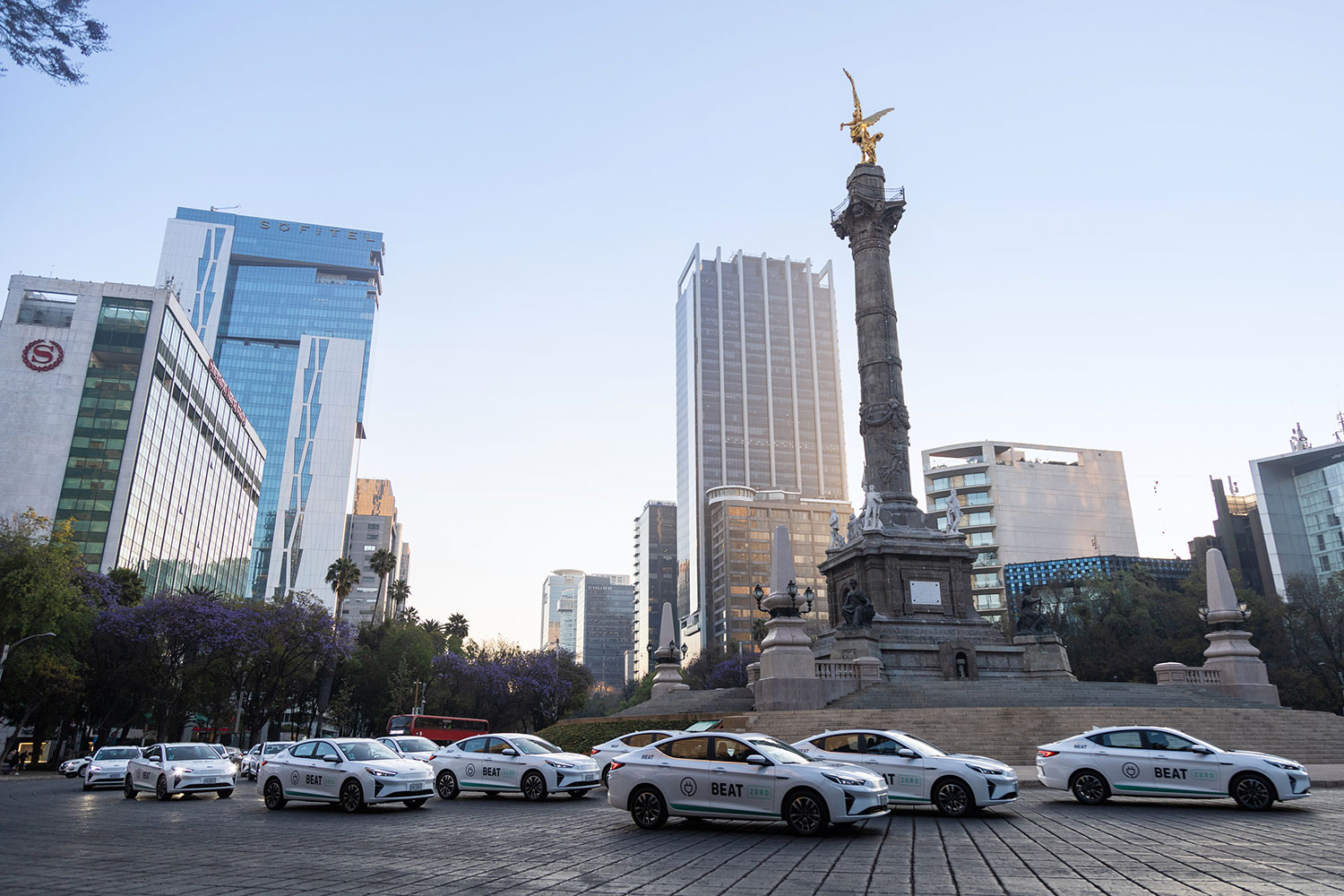 JAC eJ7 eléctrico llega a México con Beat Zero - en Reforma en El Ángel de la Ciudad de México