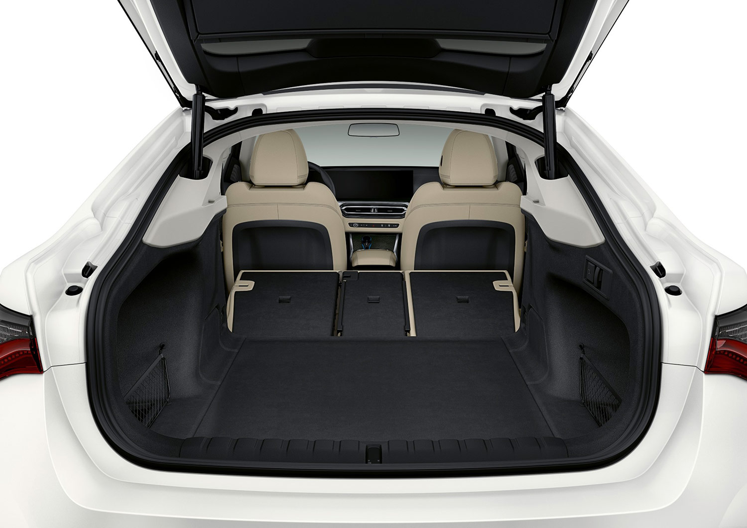 BMW i4 eDrive40 en México - Grand Coupé eléctrico cajuela abierta con asientos plegados