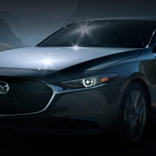 Mazda 3 sedán 2022 en México color gris en carretera