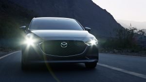 Mazda 3 sedán 2022 en México frente faros LED