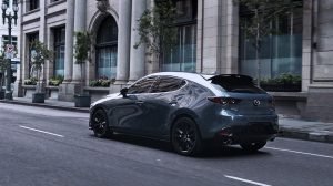 Mazda 3 hatchback 2022 en México color gris en calle