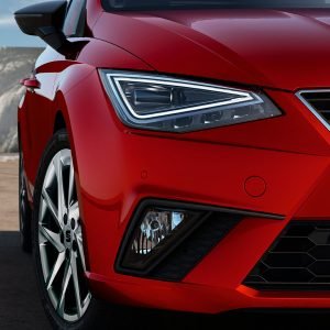 SEAT Ibiza 2022 en México color rojo - parte frontal con nuevos faros Full LED con lente