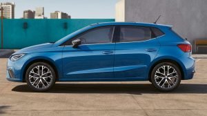 SEAT Ibiza 2022 en México color azul - parte lateral nuevos rines de 17 pulgadas