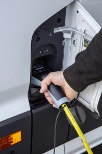 Volkswagen e-Crafter Van eléctrica llega a México pronto - acceso a carga eléctrica