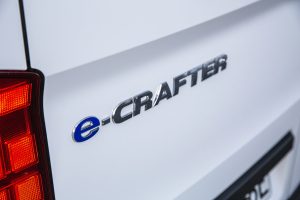 Volkswagen e-Crafter Van eléctrica llega a México pronto - emblema posterior