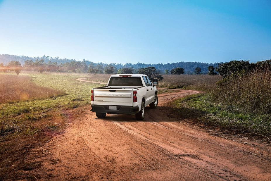 Chevrolet Silverado Turbo 2022 en México exterior cajuela y caja