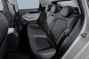 JAC E J7 2022 en México 100% eléctrico - diseño interior asientos posteriores