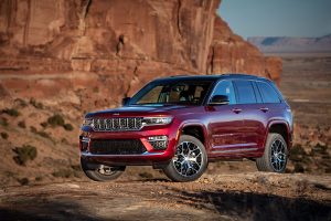 Jeep Grand Cherokee Summit Reserve 2022 bitono parte frontal y lateral