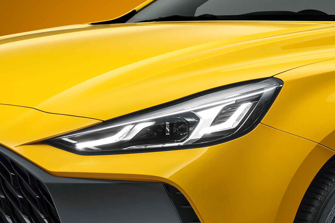 MG GT 2022 en México color amarillo - frente con faros LED