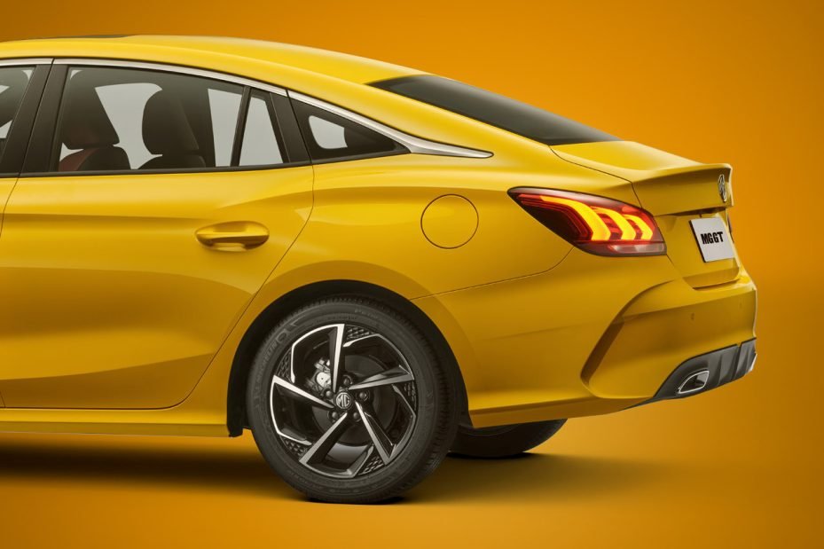 MG GT 2022 en México color amarillo - diseño exterior deportivo posterior de fastback