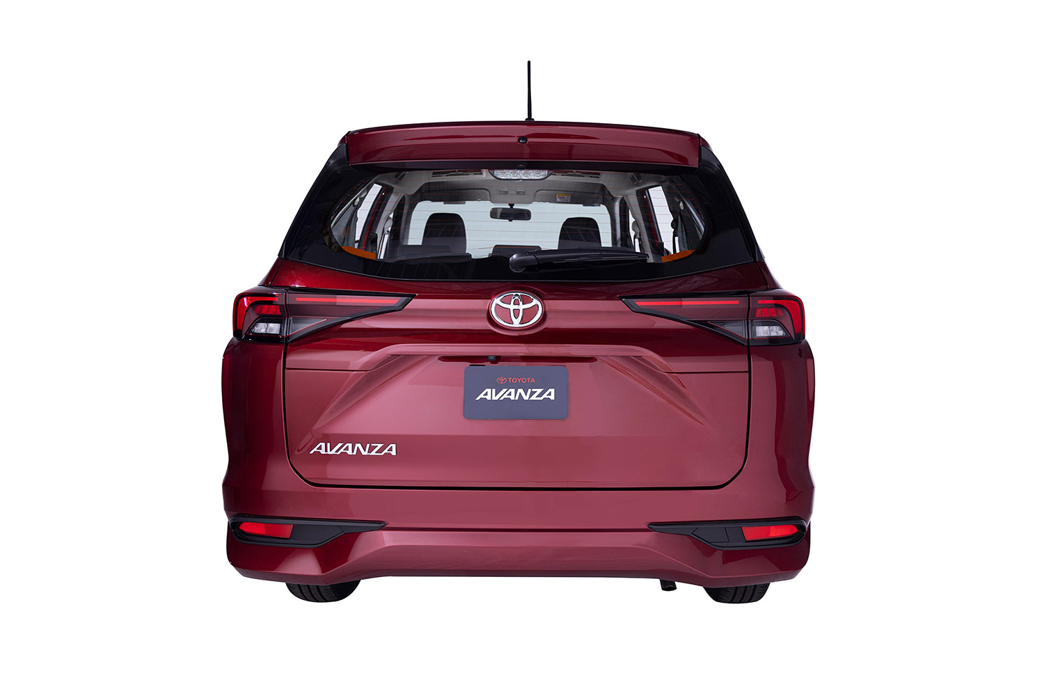 Toyota Avanza 2022 en México color rojo - diseño exterior trasero con faros