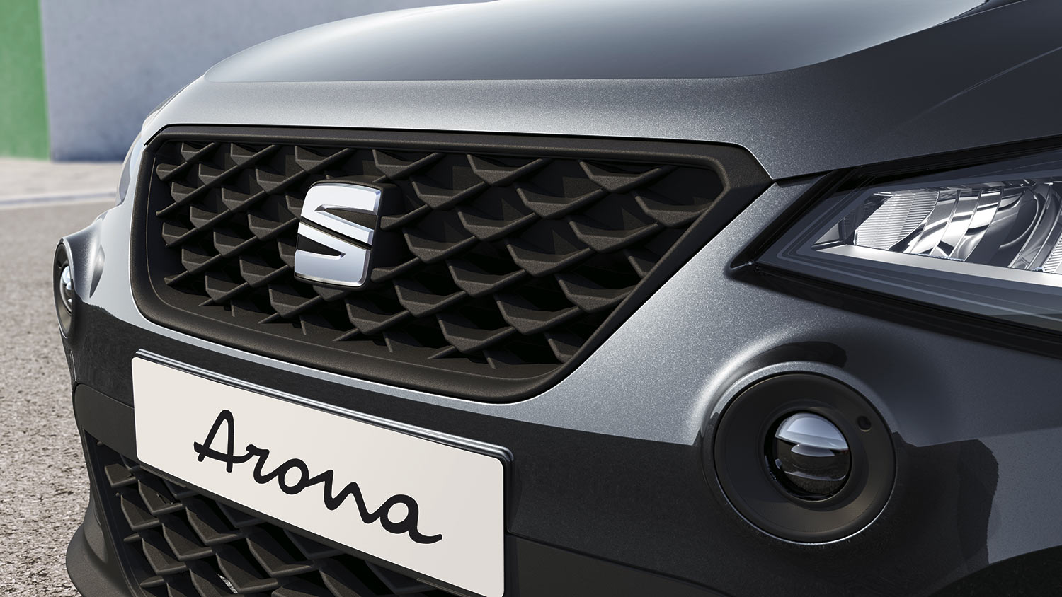 SEAT Arona 2022 en México con nuevo diseño exterior - parrilla con emblema y detalles en color oscuro