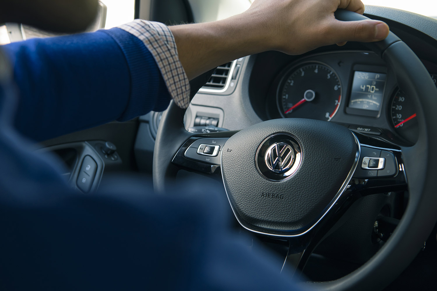 Volkswagen Vento Join 2022 en México, volante con controles