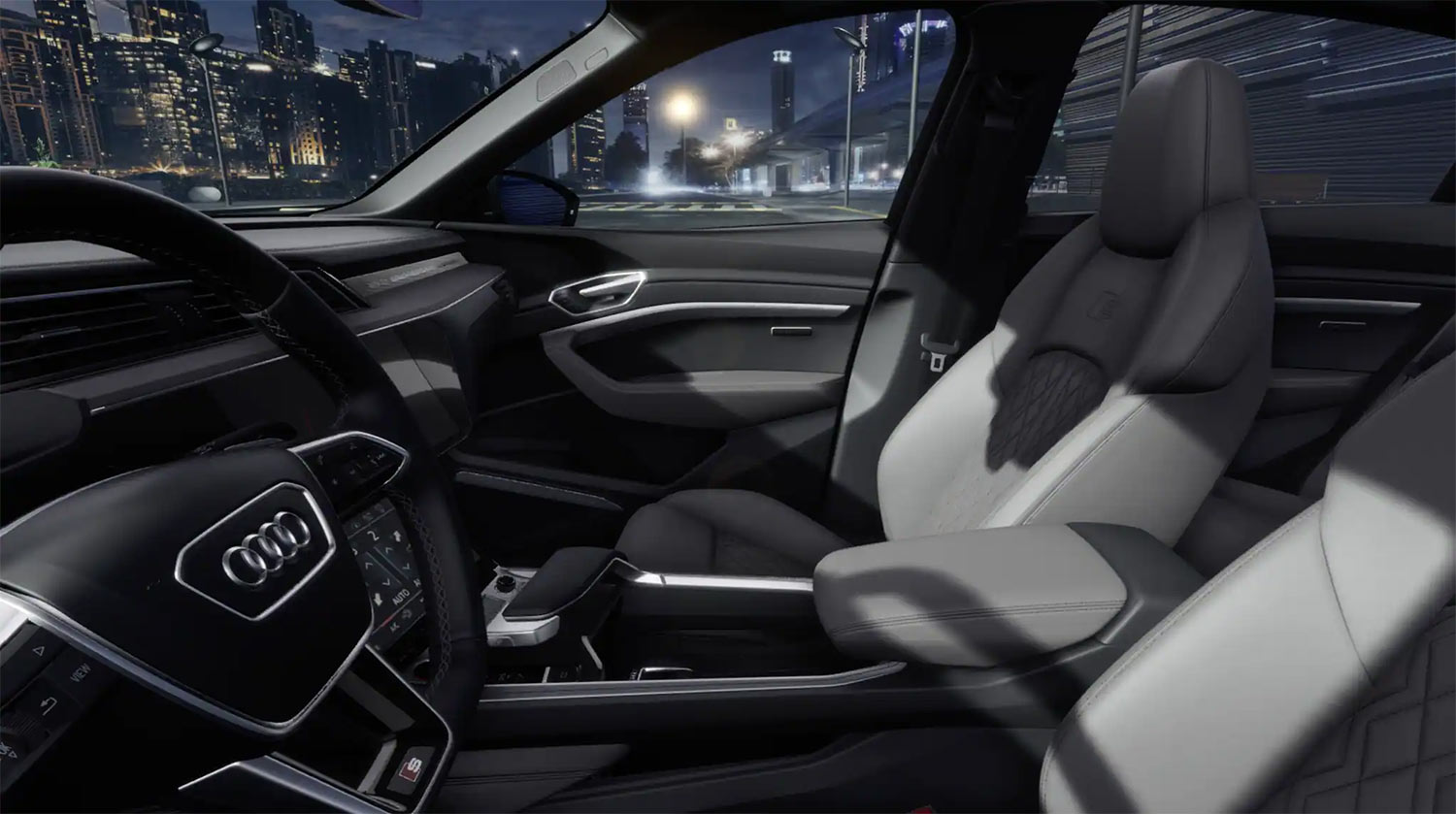 Audi e-tron S Sportback 2022 en México - interior futurista con asientos y pantallas digitales