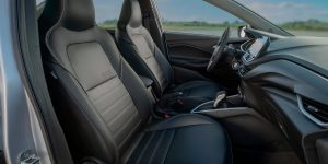 Chevrolet Onix 2023 en México interior con asientos bicolor